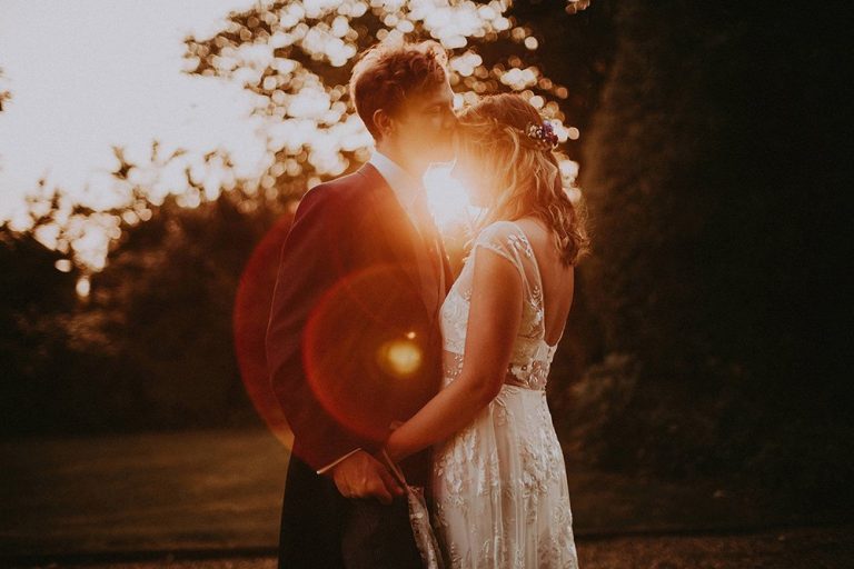 Goldern hour kiss at isle of wight wedding by Isle of Wight Wedding Photographer
